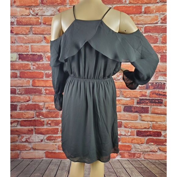 Daniel Rainn Ruffled Cold Shoulder Dress Small NWT - Picture 4 of 5